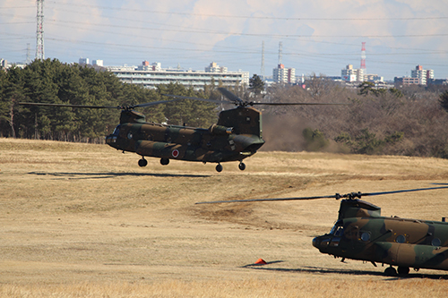 陸上自衛隊習志野駐屯地・第１空挺団での輸送ヘリ「CH-47チヌーク」