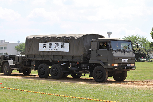 陸上自衛隊下志津駐屯地での災害派遣のトラック展示