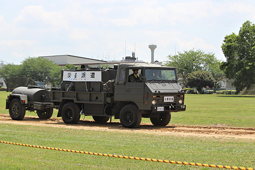 陸上自衛隊下志津駐屯地での災害派遣のトラック展示