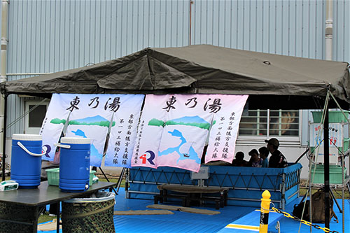 陸上自衛隊霞ヶ浦駐屯地での災害派遣の野外入浴セット展示。