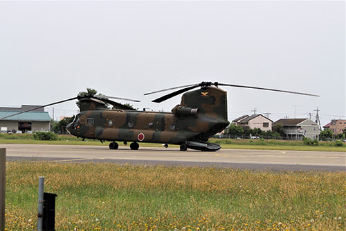 自衛隊の大型輸送ヘリCH-47「チヌーク」