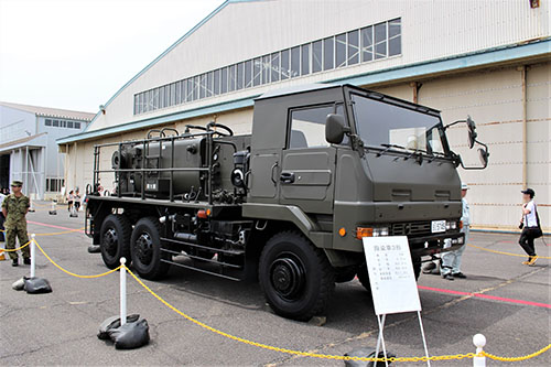 陸上自衛隊霞ヶ浦駐屯地での災害派遣の除染車３形の展示