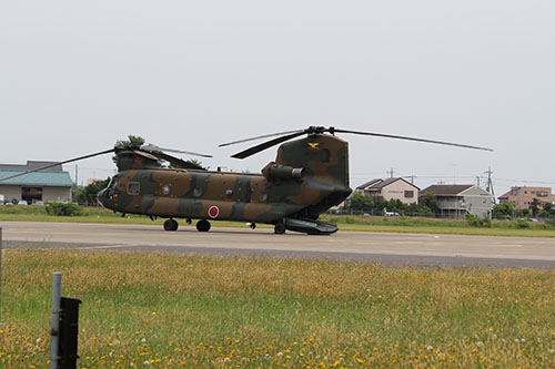 陸上自衛隊霞ヶ浦駐屯地・航空学校でのCH-47 チヌーク展示。