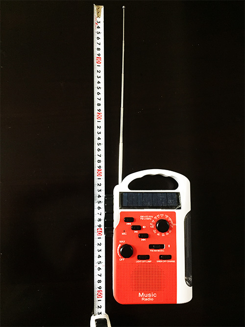 多機能ダイナモラジオライトのアンテナを伸ばすと約50cm