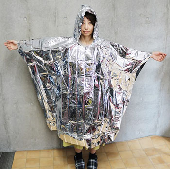 ></noscript>フード付きアルミポンチョ